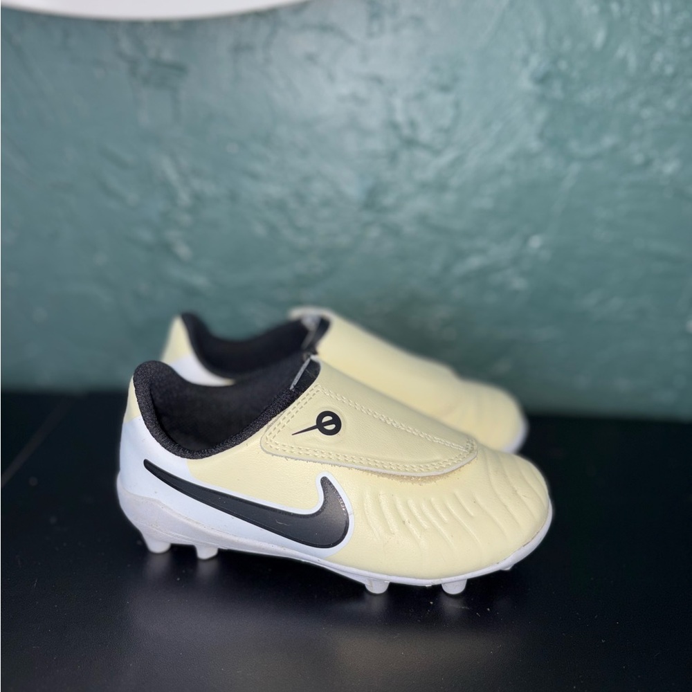 Nike Kids Sneakers - Cream and Black
